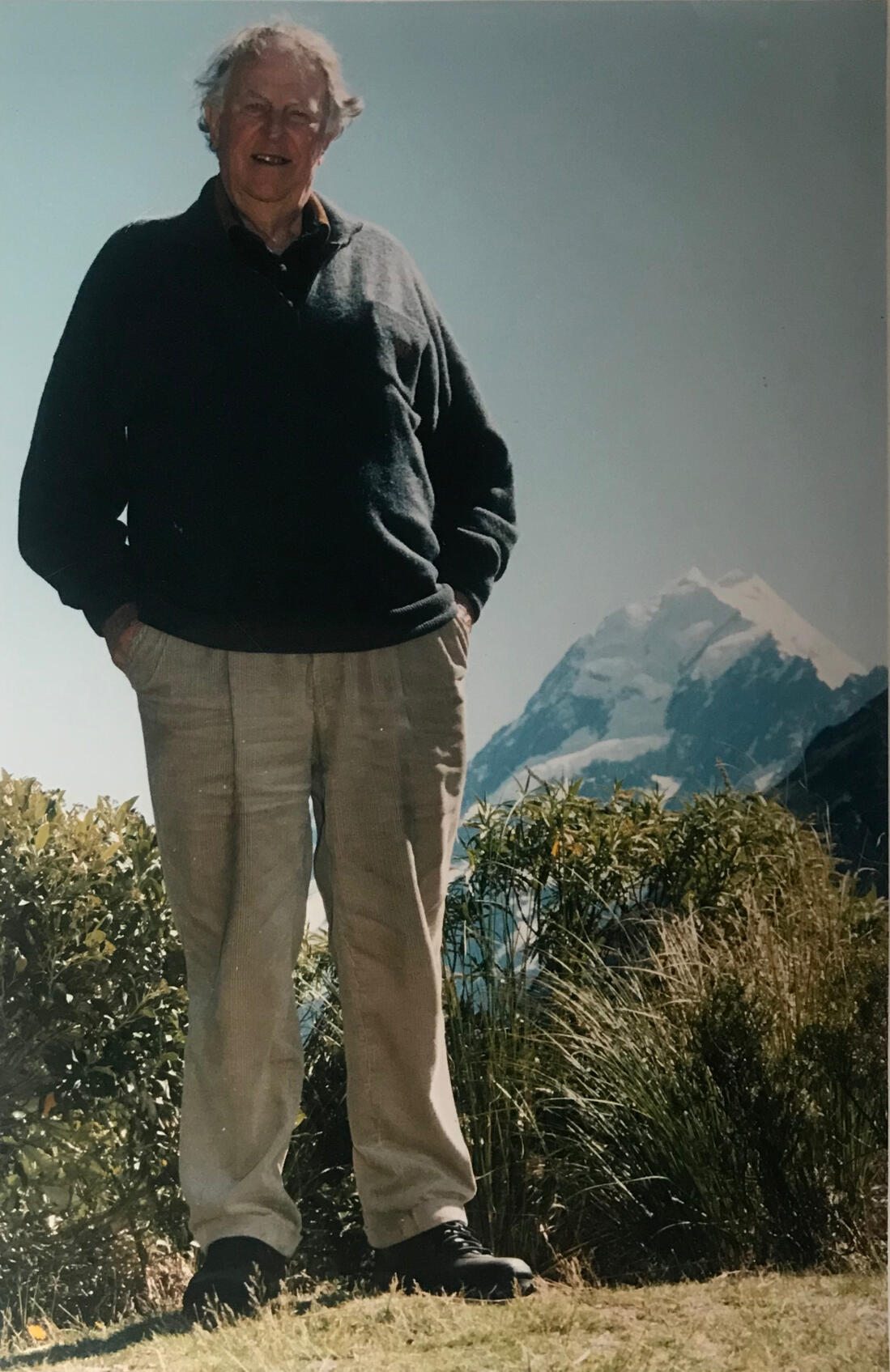 Sir Edmund Hillary, at Mt Cook. Timaru Herald article.